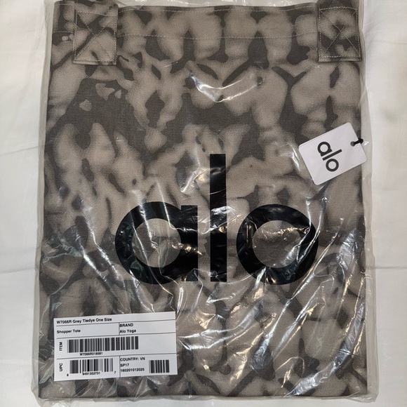 ALO Yoga Tie Dye Tote Bag - Picture 1 of 4